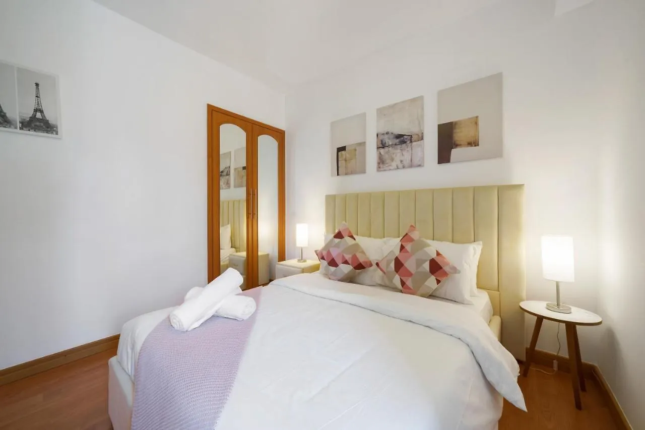 Apartment Delightful 2Br In Damac Waves - 10 Min Walk2Beach Dubai